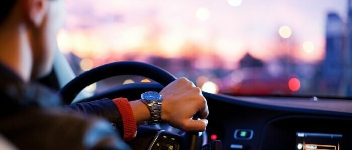 Normativa, tempi di guida e riposo: sospensione breve della patente in caso di violazione da parte dell’autista