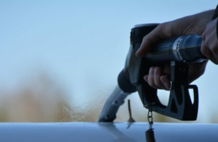 Caro carburanti: proroga del taglio accise fino al 1° maggio 2026